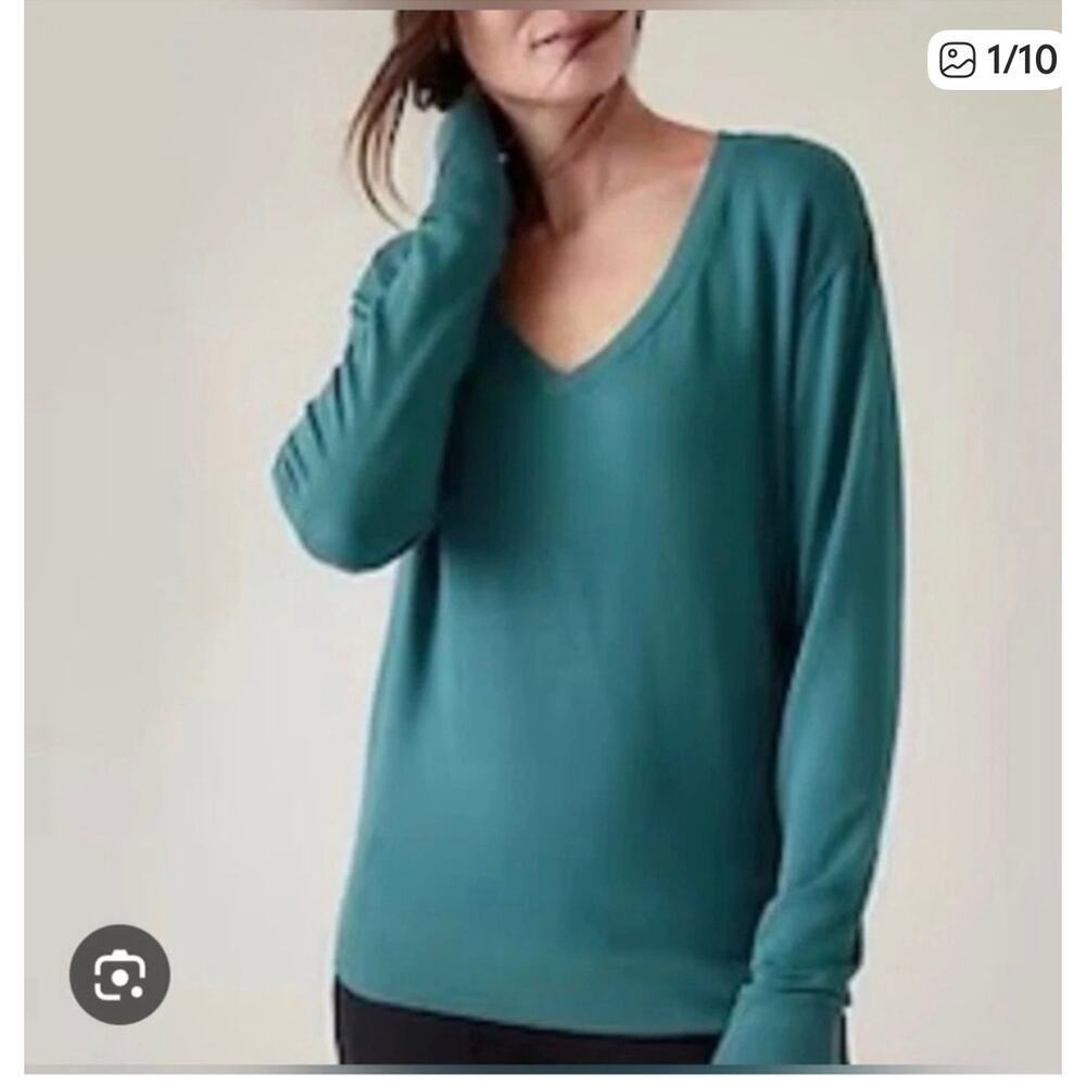 Athleta Sunrise V-Neck Super Soft Nirvana Fabric Sweatshirt Size Small Teal NWT